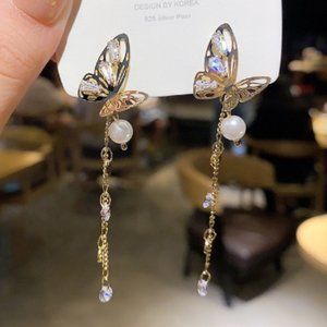 Women's fashion earrings